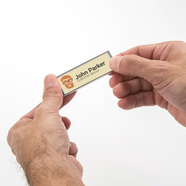 Personalisierbares Namensschild mit Magnetverschluss PLM 64